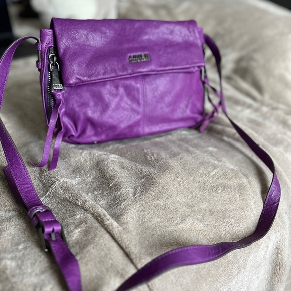 Shoulder bag  Designer By Aimee Kestenberg - Picture 2 of 8